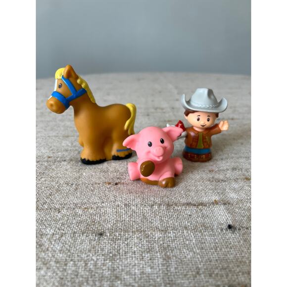 Fisher-Price Little People Helpful Harvester Tractor Farm Vehicle Figure Set - Picture 2 of 8